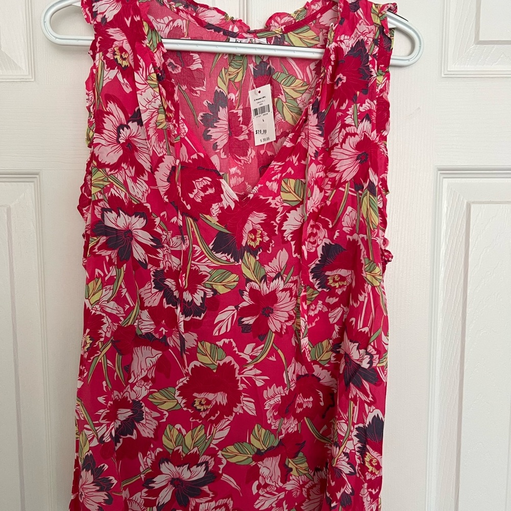 Brand new GAP top with tags